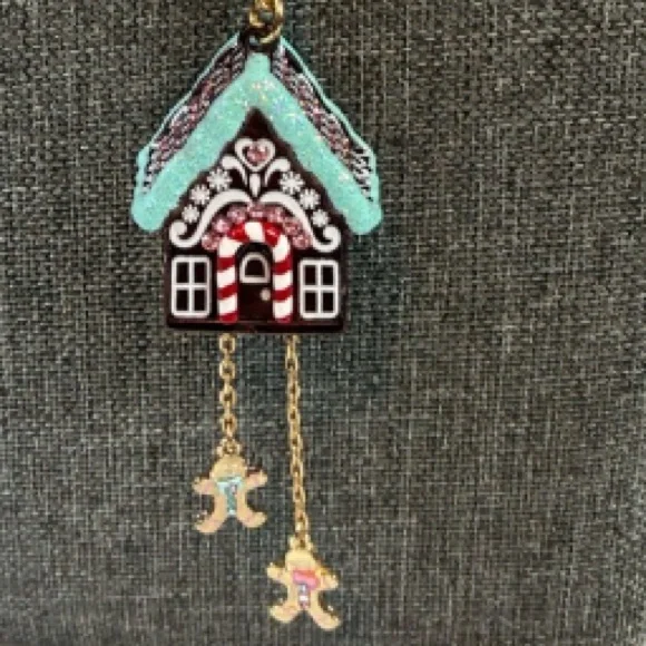 NWT Betsey Johnson Christmas Gingerbread House Long Chain Pendant Necklace - Picture 4 of 10